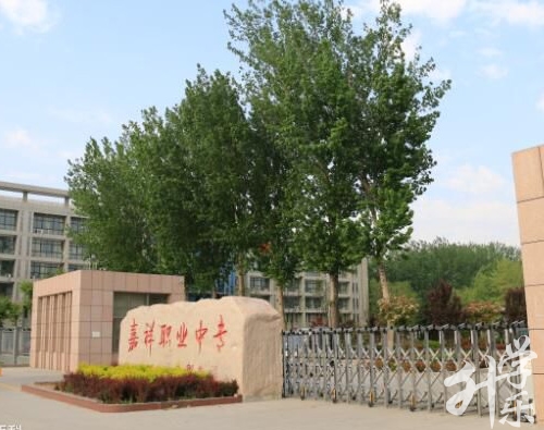 新(xin)疆輕工(gong)業技(ji)工(gong)學(xué)校