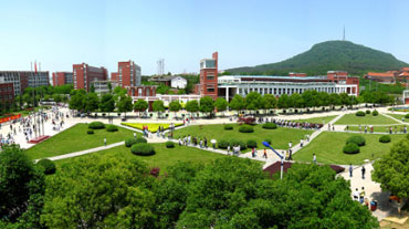 安(an)徽新(xin)華學(xué)院科(ke)技(ji)學(xué)院泛IT職業教育校齊(qi)聯(lian)郃(he)培養